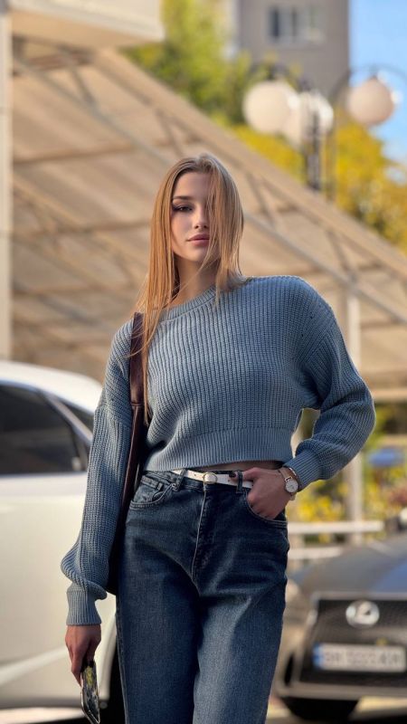 Светр жіночий укорочений, блакитний, крупної в'язки, акриловий, One Size (арт. 4623)